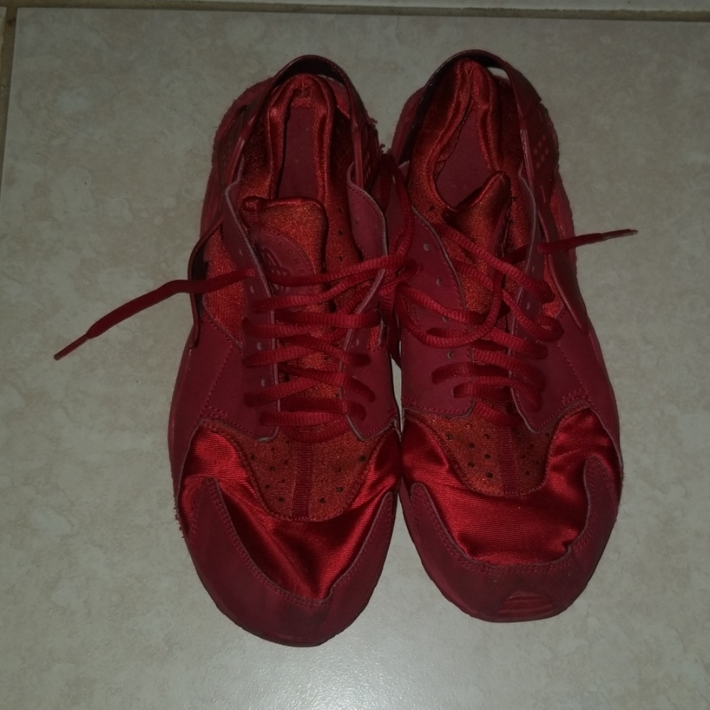 Red air huarache